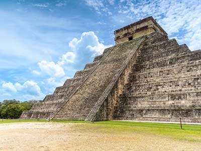 Vista panorámica de Chichen Itza, Riviera Maya - destino ideal para su traslado privado